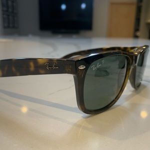 Ray-Ban New Wayfarer Tortoise/Polarized never worn
